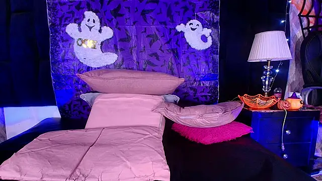 shelsyloreds online show from 10.18.25