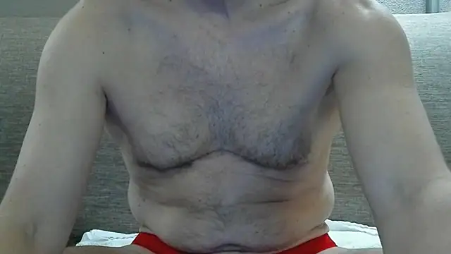 Snapshot of slickshavedballs chatting on 03.10.25 slickshavedballs online show from 03.10.25