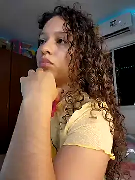 Snapshot of Shara_dreams chatting on 12.17.24 Shara dreams online show from 12.17.24