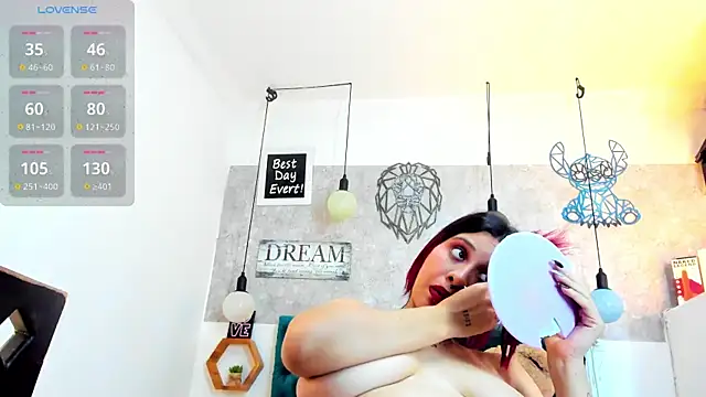 Snapshot of Rebeca_xs chatting on 03.18.25 Rebeca xs online show from 03.18.25