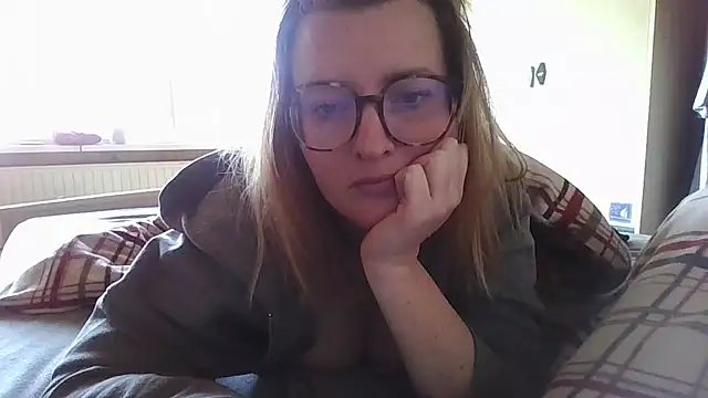Snapshot of LiquidLeonie chatting on 03.19.26 LiquidLeonie online show from 03.19.26