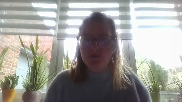Snapshot of LiquidLeonie chatting on 03.27.26 LiquidLeonie online show from 03.27.26