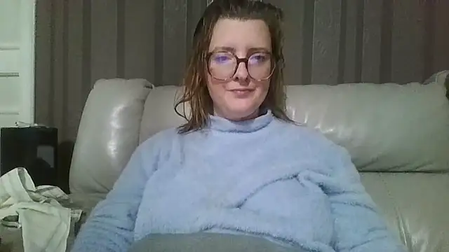 Snapshot of LiquidLeonie chatting on 03.28.26 LiquidLeonie online show from 03.28.26