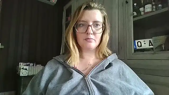 Snapshot of LiquidLeonie chatting on 04.06.26 LiquidLeonie online show from 04.06.26