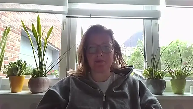 Snapshot of LiquidLeonie chatting on 05.05.26 LiquidLeonie online show from 05.05.26