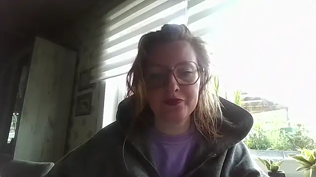 Snapshot of LiquidLeonie chatting on 05.08.26 LiquidLeonie online show from 05.08.26