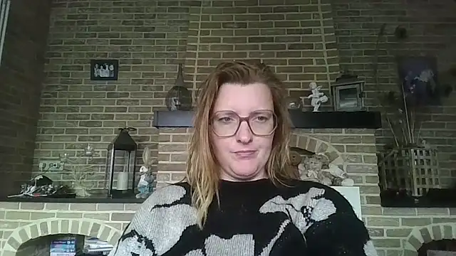 Snapshot of LiquidLeonie chatting on 05.10.26 LiquidLeonie online show from 05.10.26