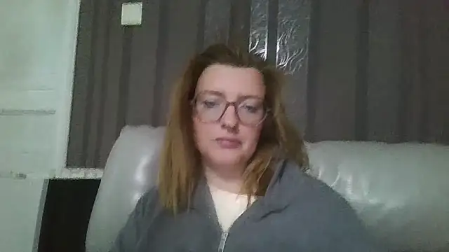 Snapshot of LiquidLeonie chatting on 05.19.26 LiquidLeonie online show from 05.19.26