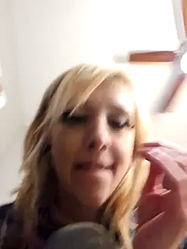 AmethystFoxx online show from 03.04.25