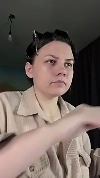 Snapshot of NinaVI chatting on 03.16.25 NinaVI online show from 03.16.25