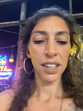 Snapshot of amanilouve chatting on 02.23.25 amanilouve online show from 02.23.25