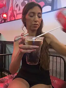 Snapshot of amanilouve chatting on 03.08.25 amanilouve online show from 03.08.25