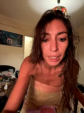 Snapshot of amanilouve chatting on 10.31.25 amanilouve online show from 10.31.25