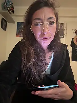 Snapshot of amanilouve chatting on 11.09.25 amanilouve online show from 11.09.25