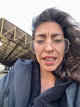 Snapshot of amanilouve chatting on 11.12.25 amanilouve online show from 11.12.25