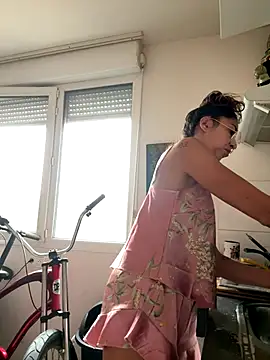 Snapshot of amanilouve chatting on 11.14.25 amanilouve online show from 11.14.25