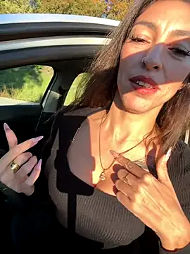 Snapshot of amanilouve chatting on 12.14.25 amanilouve online show from 12.14.25