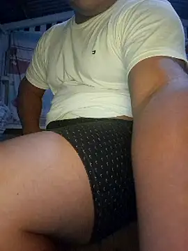 Snapshot of Efrain2090 chatting on 12.24.24 Efrain2090 online show from 12.24.24