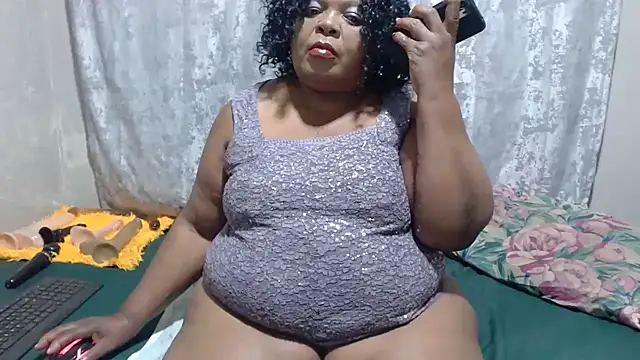 Snapshot of MatureBootyBabe4Uxx chatting on 06.14.26 MatureBootyBabe4Uxx online show from 06.14.26