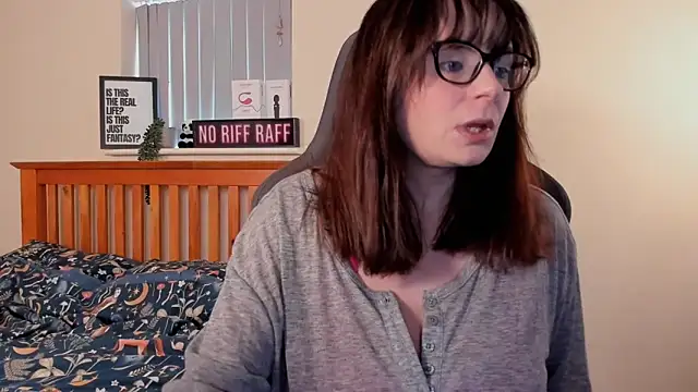 Snapshot of LucieWinters_UK chatting on 01.13.25 LucieWinters UK online show from 01.13.25