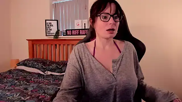 Snapshot of LucieWinters_UK chatting on 01.30.25 LucieWinters UK online show from 01.30.25