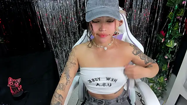 Snapshot of katalina_garcia chatting on 10.24.25 katalina garcia online show from 10.24.25