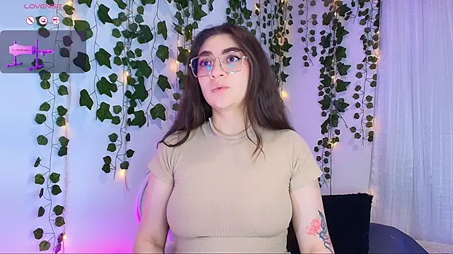 Snapshot of Samii_Evans chatting on 10.11.25 Samii Evans online show from 10.11.25