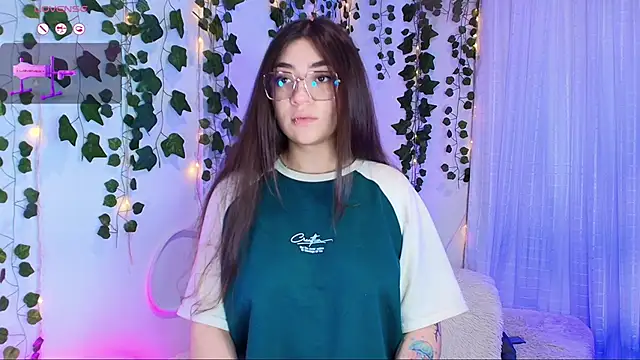 Snapshot of Samii_Evans chatting on 10.18.25 Samii Evans online show from 10.18.25