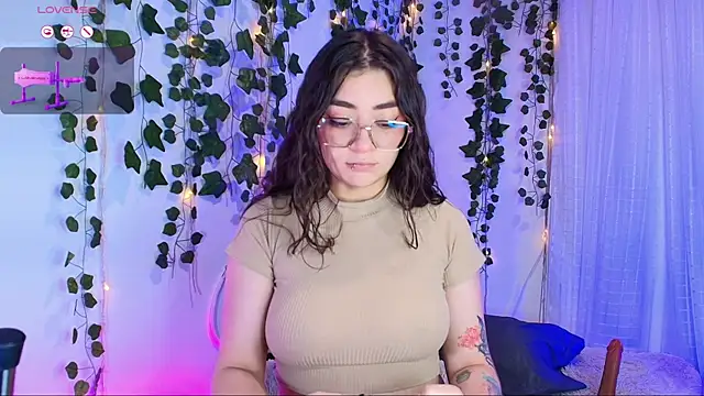 Snapshot of Samii_Evans chatting on 10.24.25 Samii Evans online show from 10.24.25