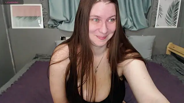 Snapshot of LiyaSilve chatting on 02.28.25 LiyaSilve online show from 02.28.25