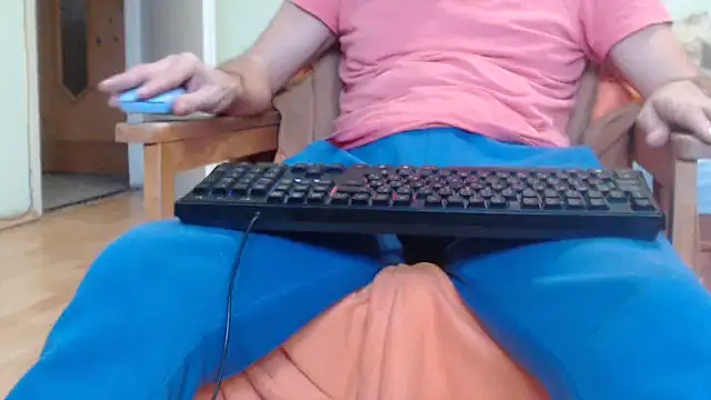 Snapshot of VASKOS178 chatting on 12.19.25 VASKOS178 online show from 12.19.25