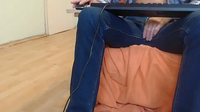 Snapshot of VASKOS178 chatting on 12.21.25 VASKOS178 online show from 12.21.25