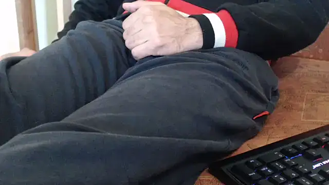 Snapshot of VASKOS178 chatting on 04.15.26 VASKOS178 online show from 04.15.26