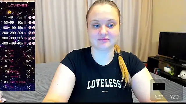 Snapshot of AlanaBrox chatting on 01.14.25 AlanaBrox online show from 01.14.25