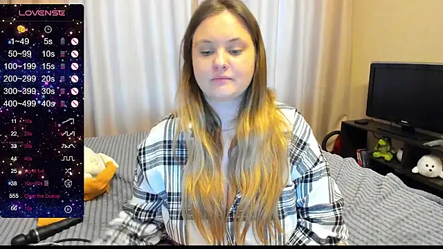 Snapshot of AlanaBrox chatting on 02.12.25 AlanaBrox online show from 02.12.25