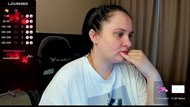 Snapshot of AlanaBrox chatting on 10.27.25 AlanaBrox online show from 10.27.25