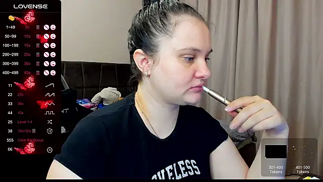 Snapshot of AlanaBrox chatting on 11.05.25 AlanaBrox online show from 11.05.25