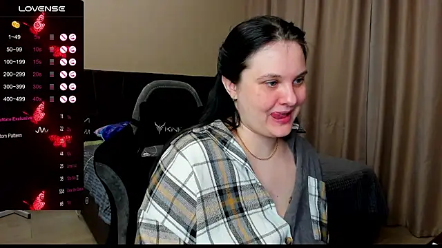 Snapshot of AlanaBrox chatting on 11.08.25 AlanaBrox online show from 11.08.25