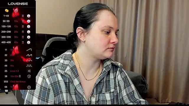 Snapshot of AlanaBrox chatting on 11.17.25 AlanaBrox online show from 11.17.25