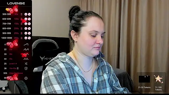 Snapshot of AlanaBrox chatting on 11.17.25 AlanaBrox online show from 11.17.25