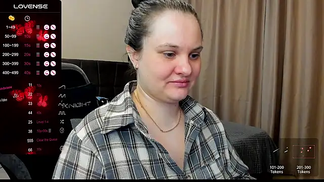 Snapshot of AlanaBrox chatting on 11.24.25 AlanaBrox online show from 11.24.25