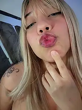 Snapshot of miafresa_hot chatting on 03.08.25 miafresa hot online show from 03.08.25