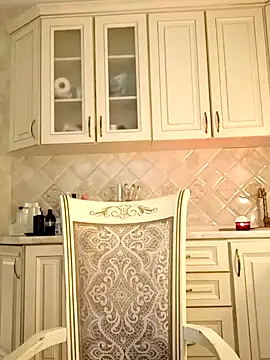 Snapshot of mom4you chatting on 02.20.25 mom4you online show from 02.20.25