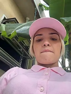 Snapshot of Sarita-candy chatting on 12.31.24 Sarita-candy online show from 12.31.24