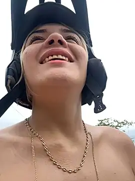 Snapshot of Sarita-candy chatting on 02.23.25 Sarita-candy online show from 02.23.25