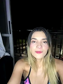 Snapshot of Sarita-candy chatting on 10.29.25 Sarita-candy online show from 10.29.25