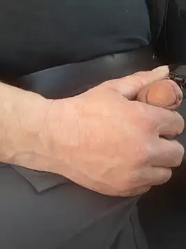 Snapshot of 74bob chatting on 02.05.25 74bob online show from 02.05.25