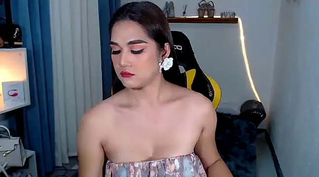 Snapshot of MarieLoveGlamorous chatting on 12.19.24 MarieLoveGlamorous online show from 12.19.24