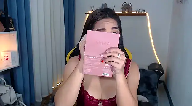 Snapshot of MarieLoveGlamorous chatting on 01.03.25 MarieLoveGlamorous online show from 01.03.25