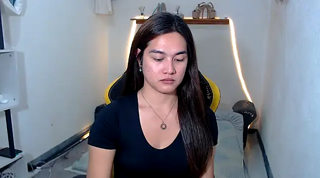 Snapshot of MarieLoveGlamorous chatting on 03.09.25 MarieLoveGlamorous online show from 03.09.25